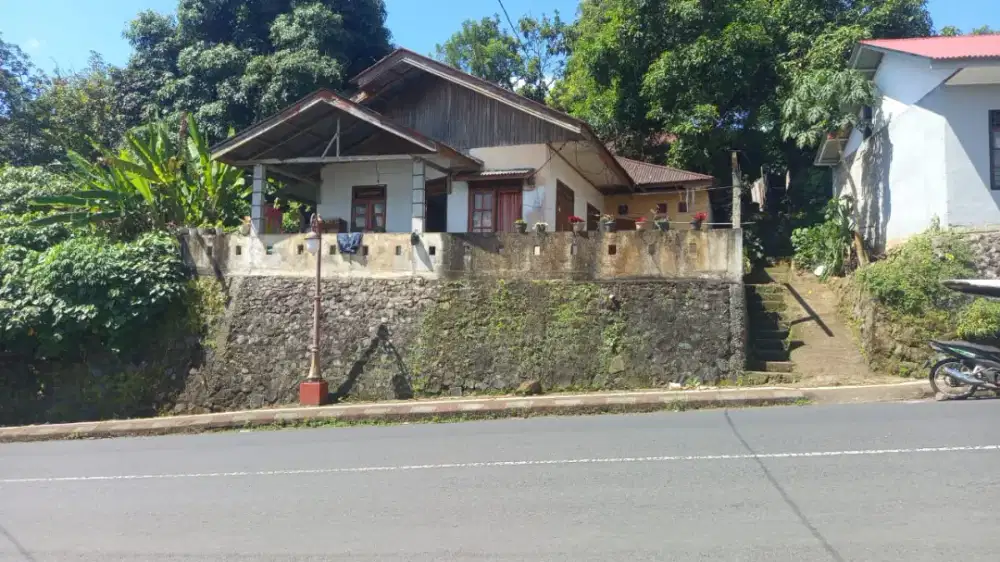 DIJUAL RUMAH JALAN TRANS RATAHAN AMURANG, PERSIS SEBRANG HOTEL DJTOS