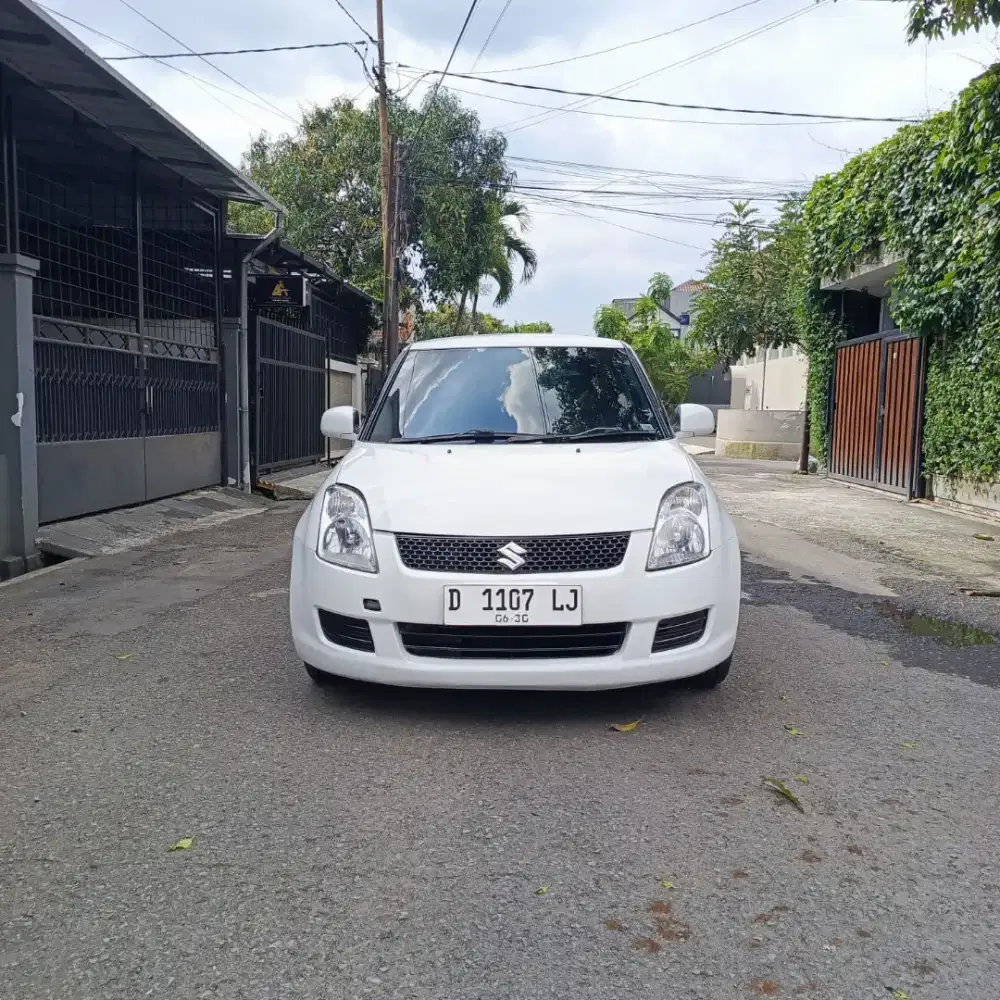Dp 5 jt Suzuki Swift ST Matic 2011