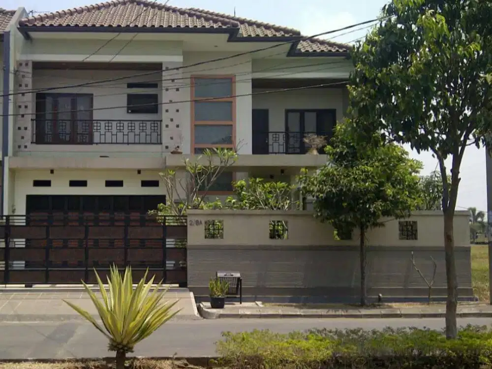 Rumah Mewah Minimalis di Batununggal – Rumah Luas + Taman Depan Belakang