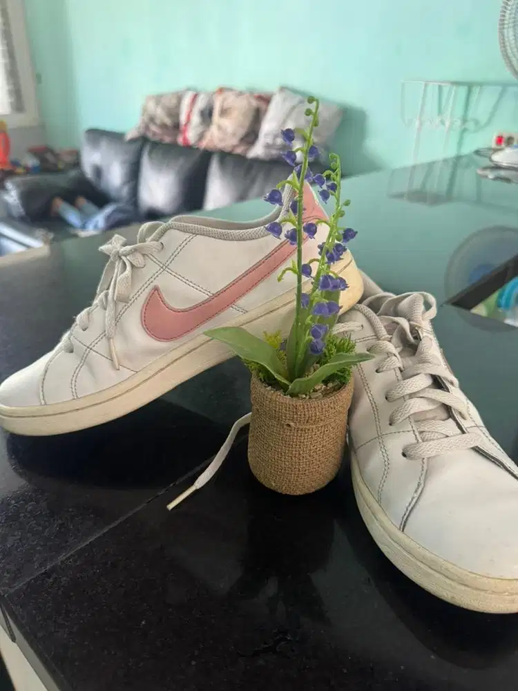 Sepatu nike warna putih