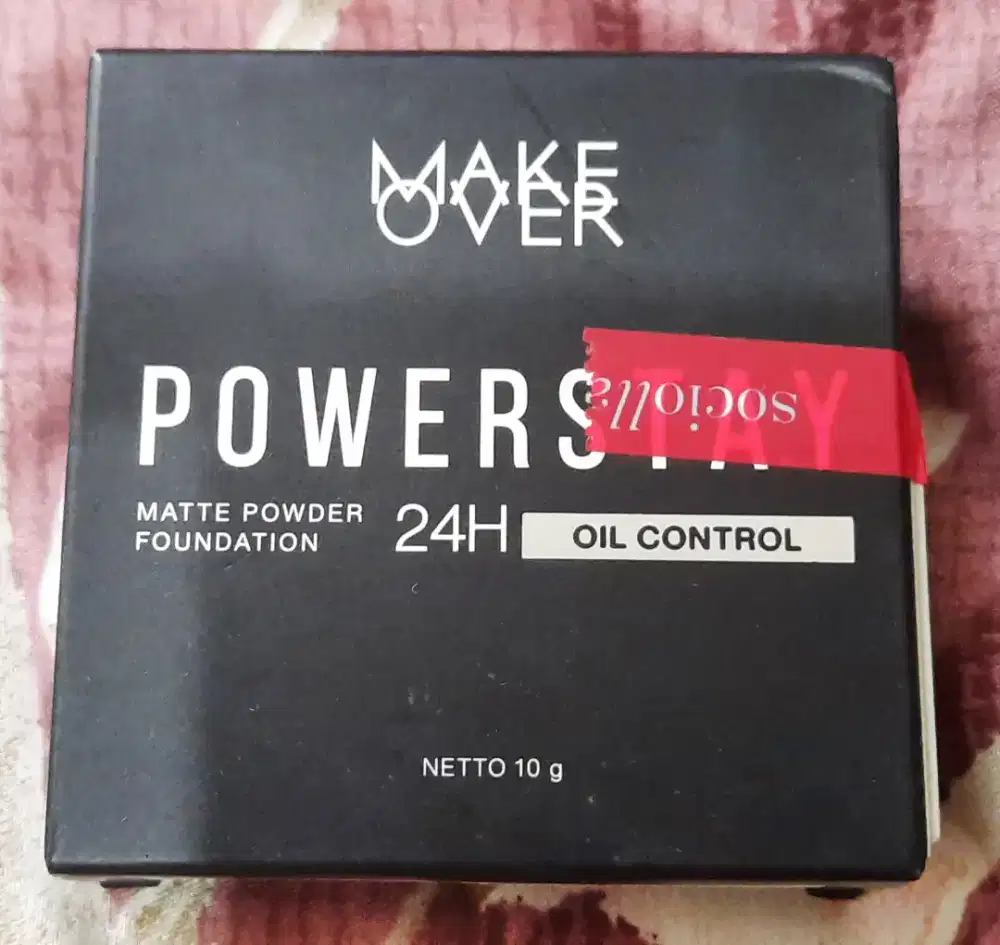 Make Over Powerstay 24th matte powder foundation N10
