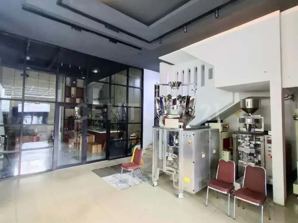 Kantor 4 Lantai dengan Gudang di Sentra Industri III, Pantai Indah Kapuk, Jakarta Utara