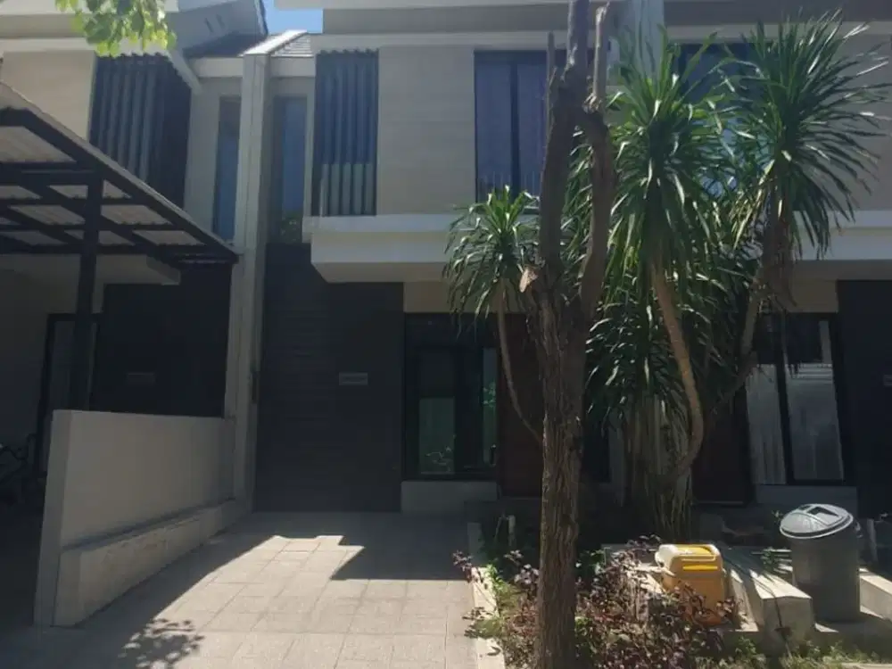 TERMURAH RUMAH SHM 2 LANTAI NORTHWEST LAKE CITRALAND SURABAYA BARAT VG
