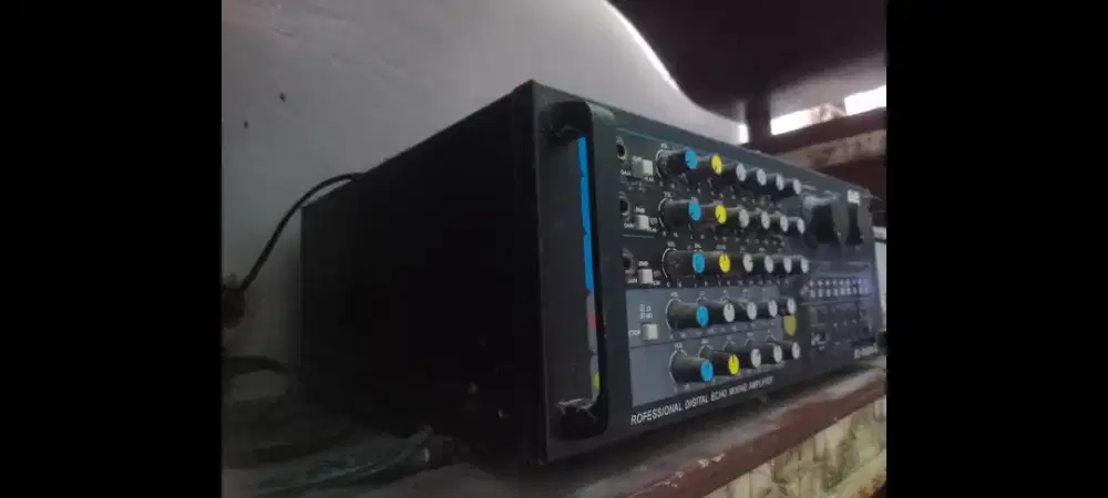 PROFESIONAL E HO MIXING AMPLIFIER.,BT-3000K111