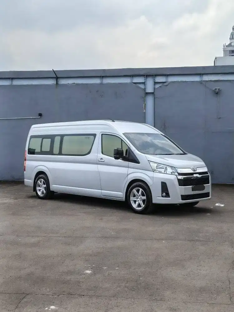 2025 Toyota Hiace Premio VIP Seats 2.8 Diesel KM 1000