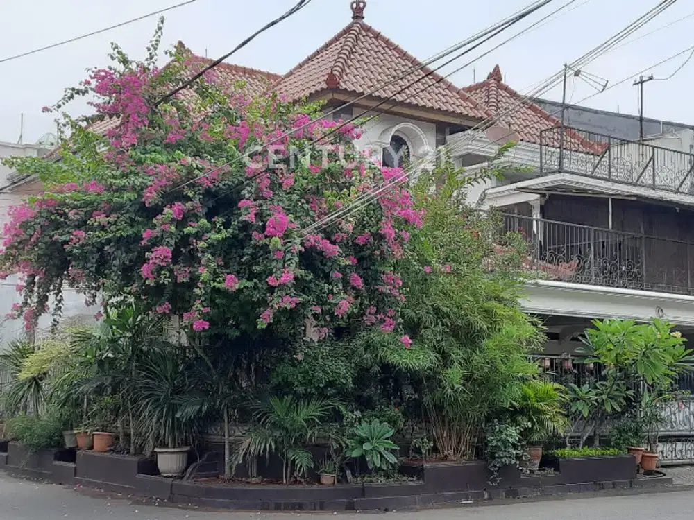 Rumah Hoek Di Rawamangun Dalam Kompleks Istimewa