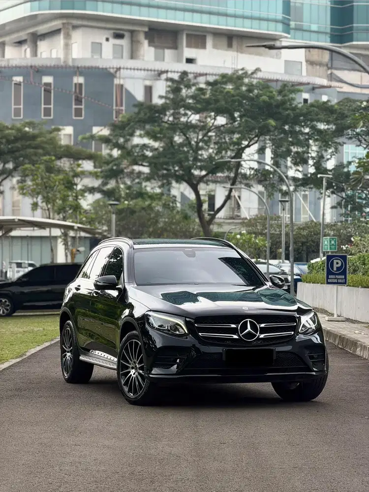 CASH Mercedes-Benz GLC200 AMG Night Edition 2019 Low KM Like New