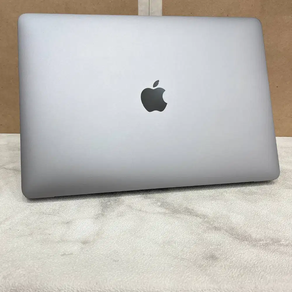MacBook Air 13 inch M1 2020 8/256GB ada minus dikit