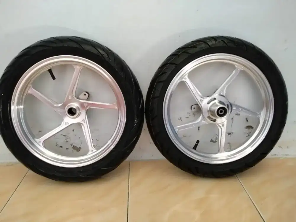 Sparepart velg vnd R14 + ban FDR racing