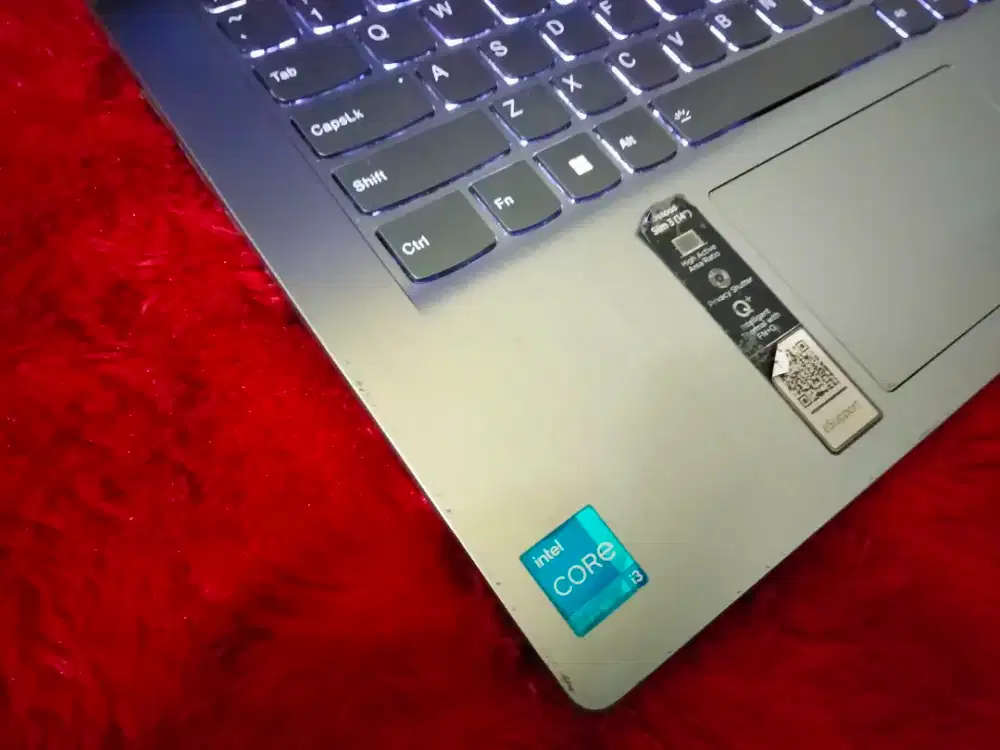 Lenovo ip slim3/core i3-gen11/RAM 8gb/SSD512gb /vga Intel uhd