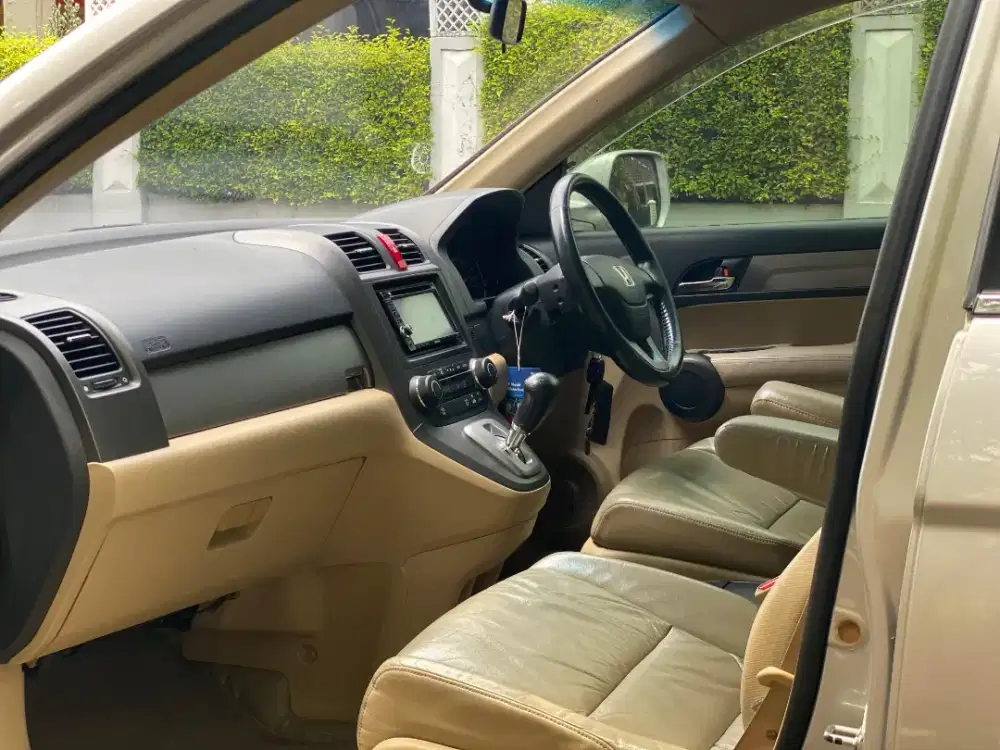 Honda CR-V 2010 Silver Matic -- Kondisi Terawat, Pajak Hidup.