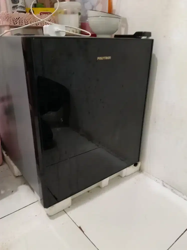 Kulkas Mini Polytron