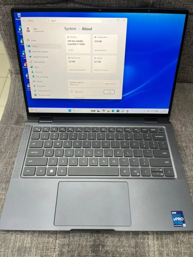 Dell 2 in 1 latitude 9330 like new