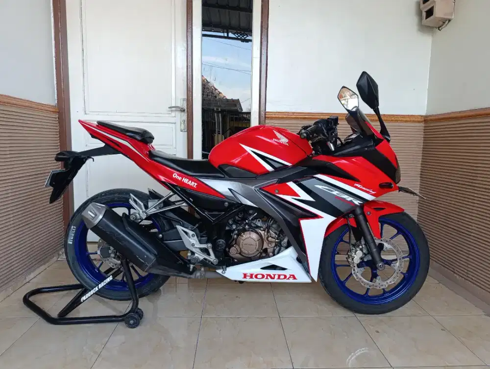 CBR 150 R Facelift (Racing Red)