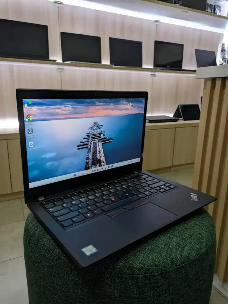 Lenovo Thinkpad T490 i7 8th Gen SSD 256GB NVMe RAM 8GB Intel UHD