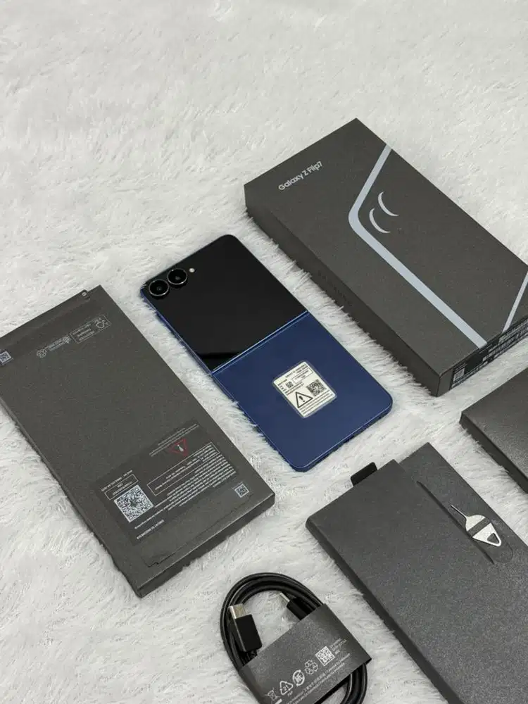 Samsung Z Flip 7 12/256GB SEIN Garansi 19 Desember 2026 - Blue Shadow