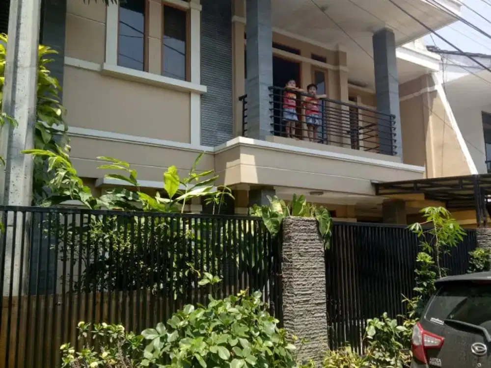 LT 180 LB 250! JUAL Rumah Luas Cijagra Buah Batu Harga 2,8 M