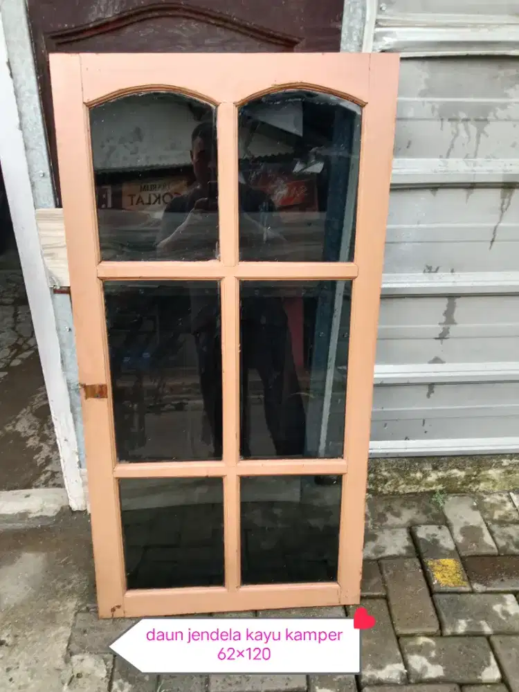 Daun jendela kayu kamper 62×120 bekas mulus