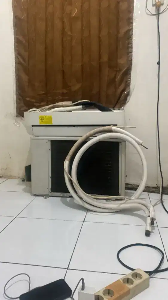 Jual AC 0,5 Pk  merk Sharp , masih dingin