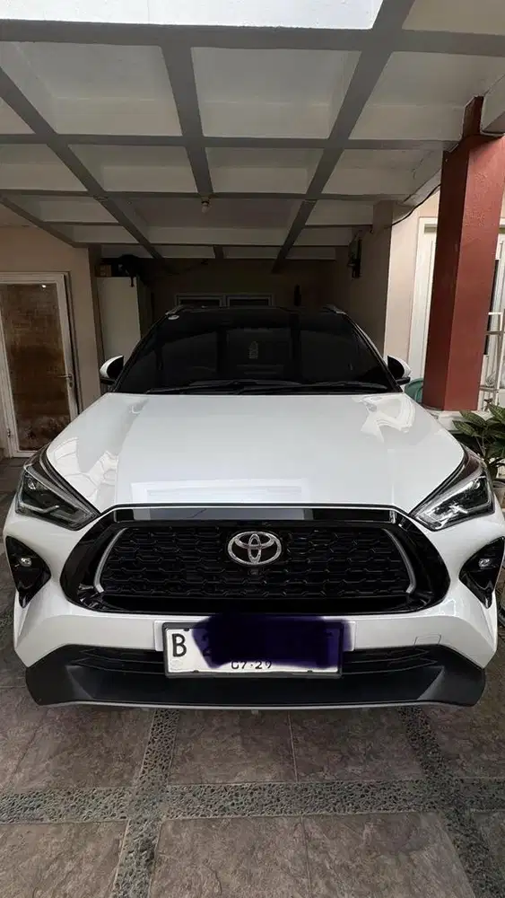 Yaris cross hybrid two tone