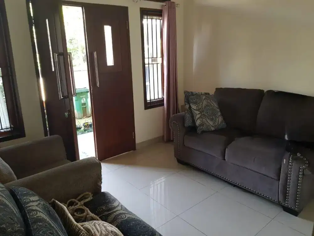Rumah semi furnished di komplek Turangga sayap karawitan reog Buahbatu