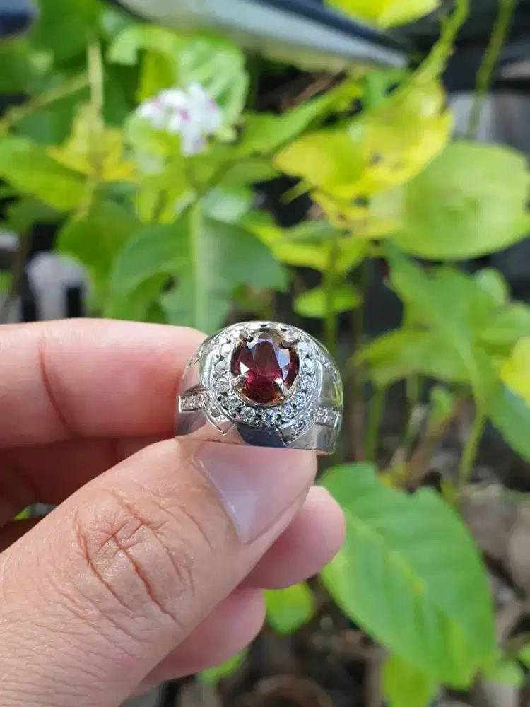 Natural Rhodolite Garnet 1.67 crt