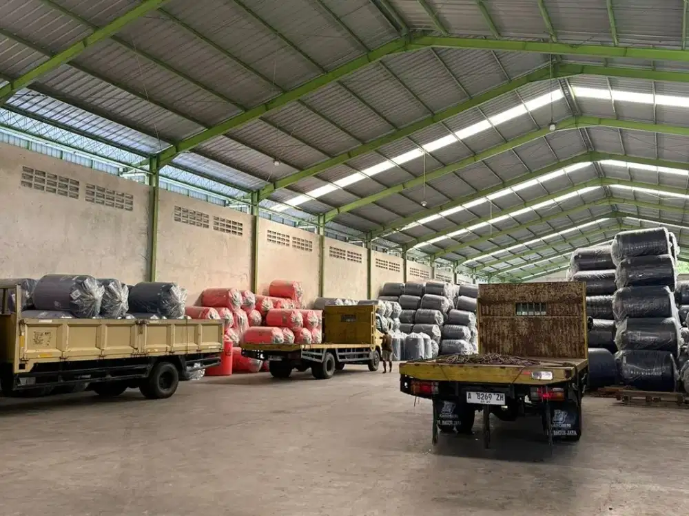 Gudang siap pakai di Jambe Tiga Raksa Tangerang