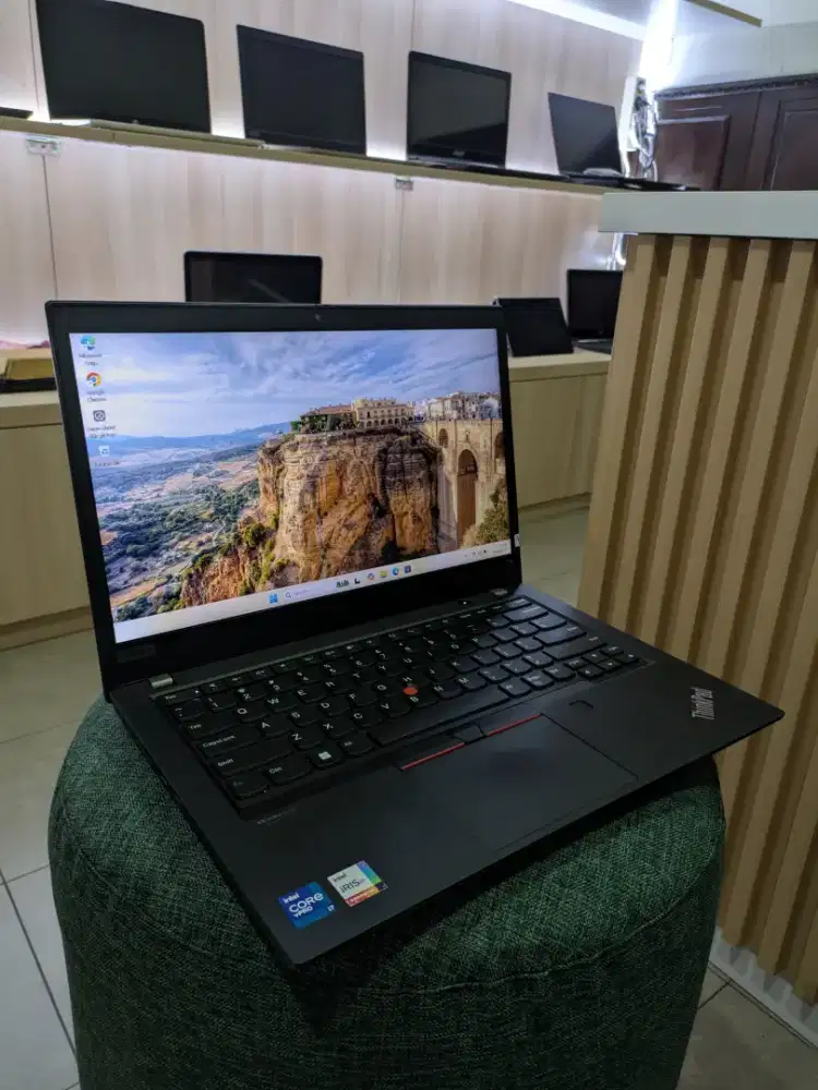 ThinkPad T14 i7 11th Gen SSD 512GB NVMe RAM 16GB Intel Iris(R) Xe