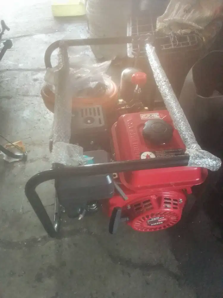 Mesin cuci steam bahan bakar bensin merek Mikasa 7.5 hp