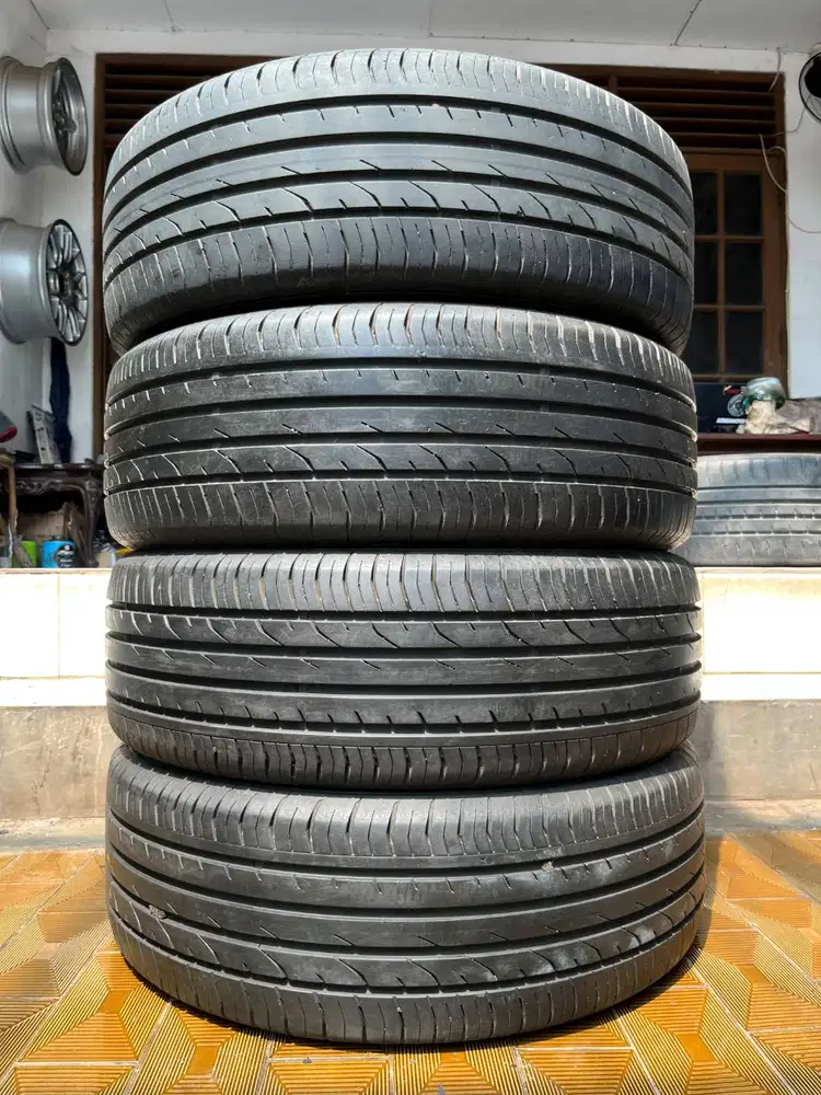 Ban Continental Conti Premium Contact 2  215 55 r18  4Pcs