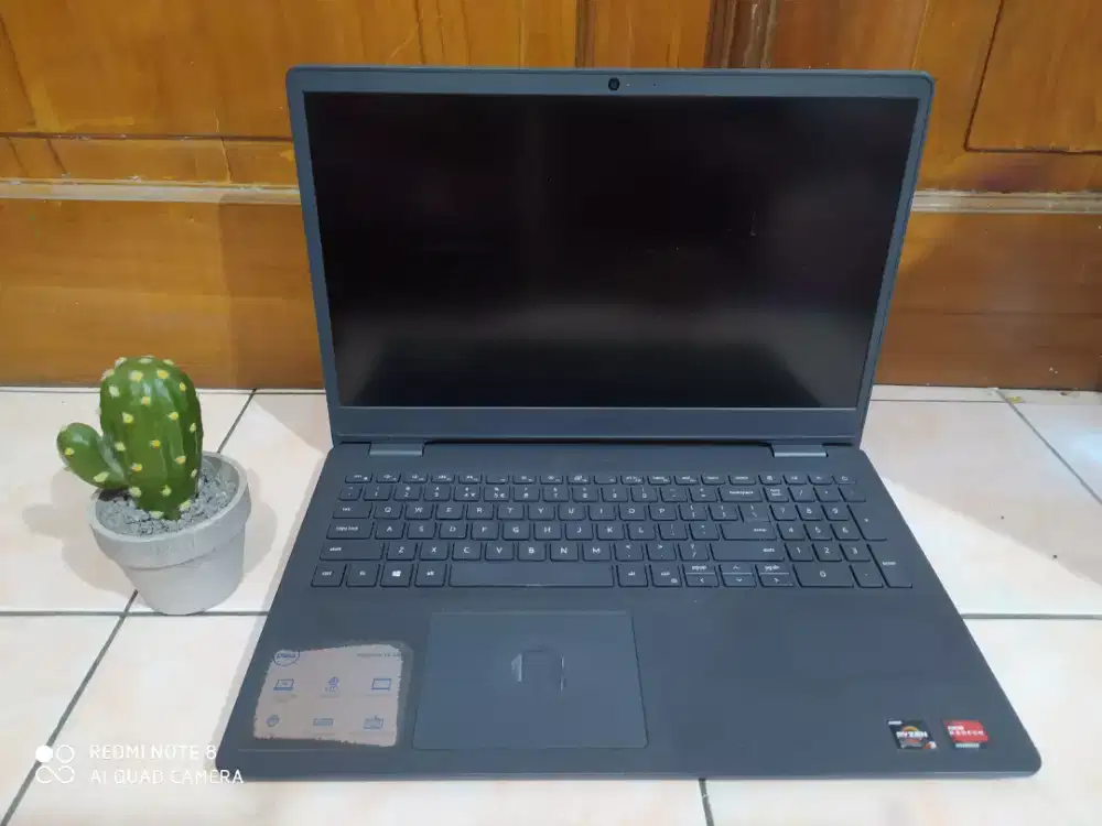 Dell Inspiron15/AMD RYZEN 3-3250u/Ram8/SSD256gb kencang/VGA AMD Radeon