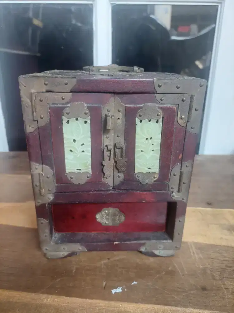 Kotak perhiasan kayu