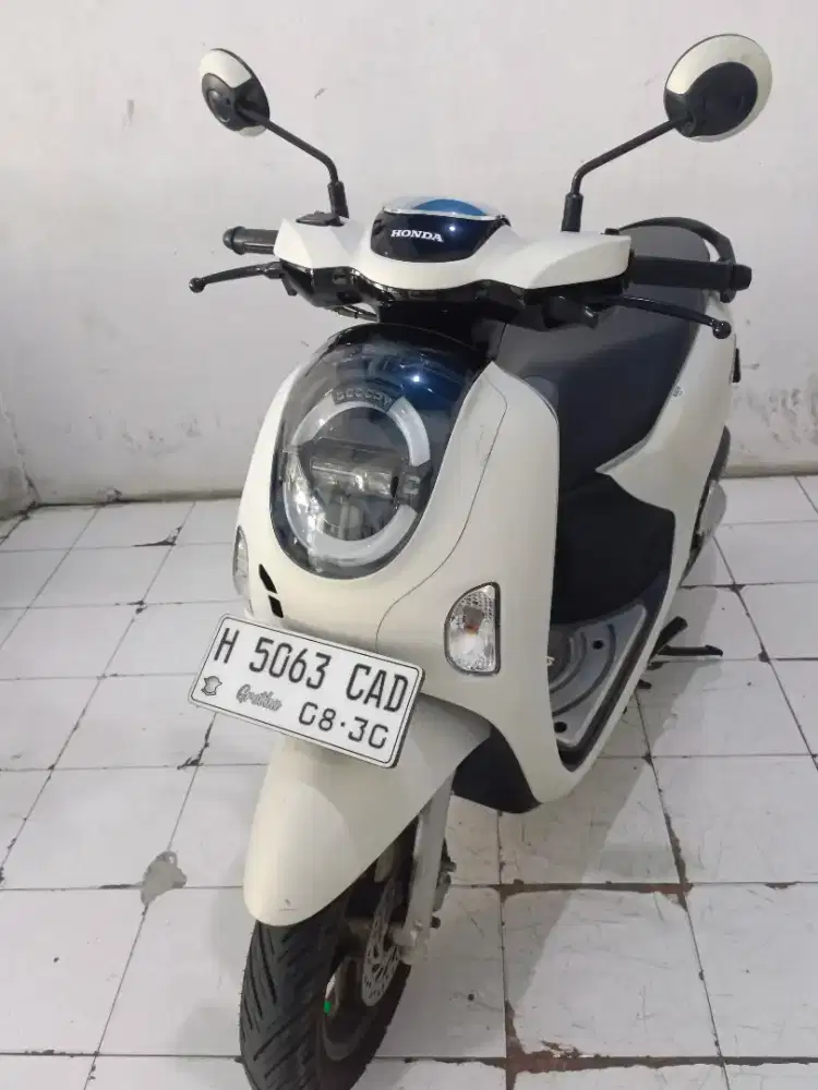 scoopy Prestige putih 2025