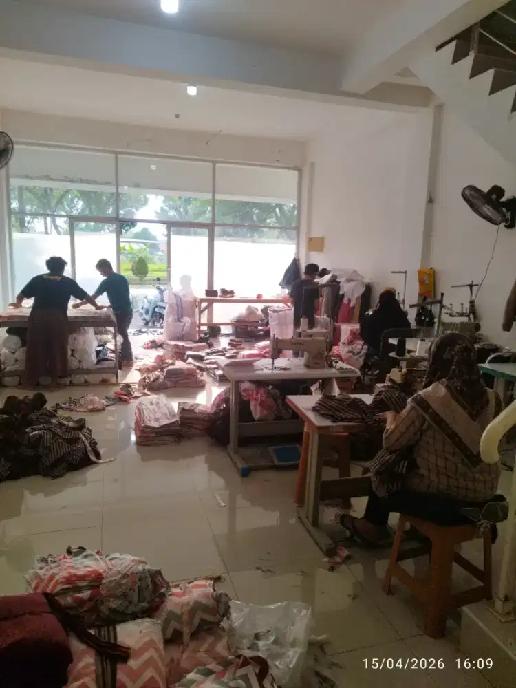 Di cari penjahit seprei