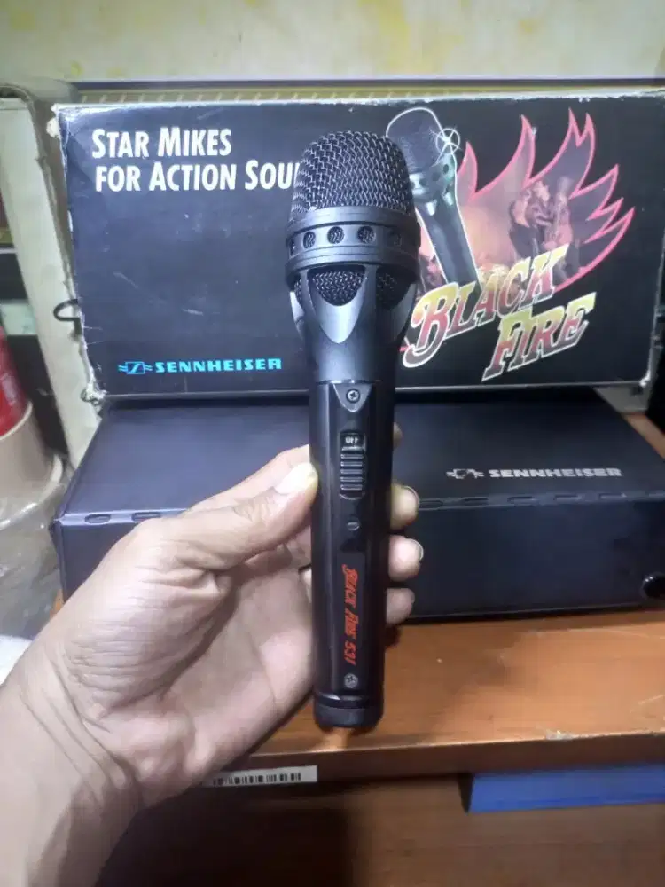 Rare item..mic Sennheiser black fire