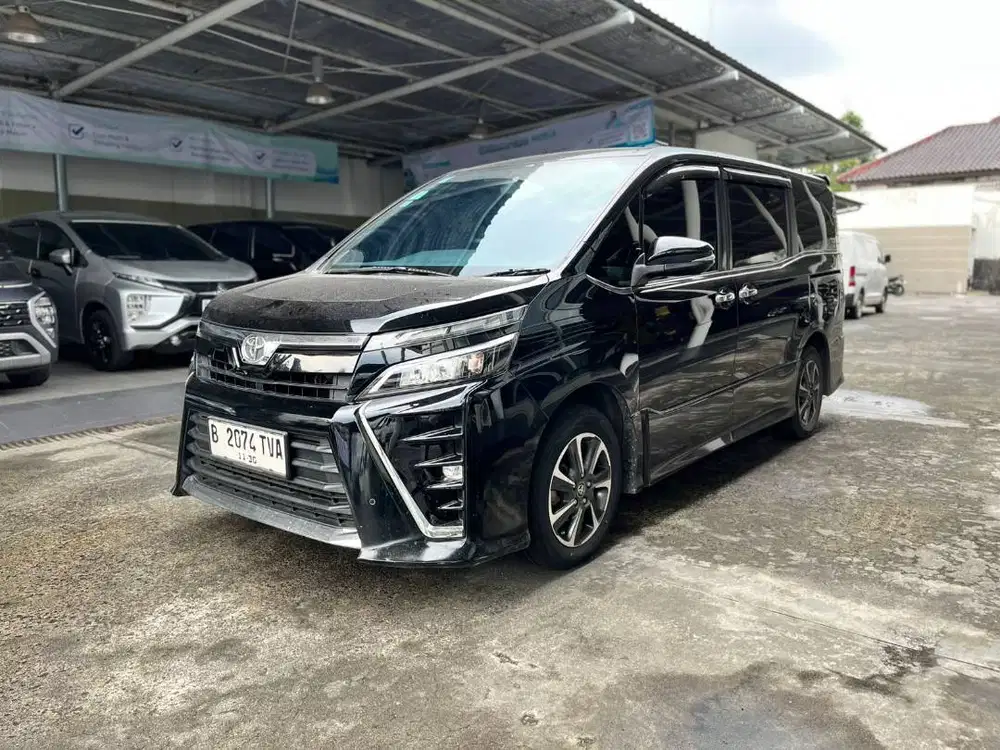 Toyota Voxy 2.0 Matic 2018