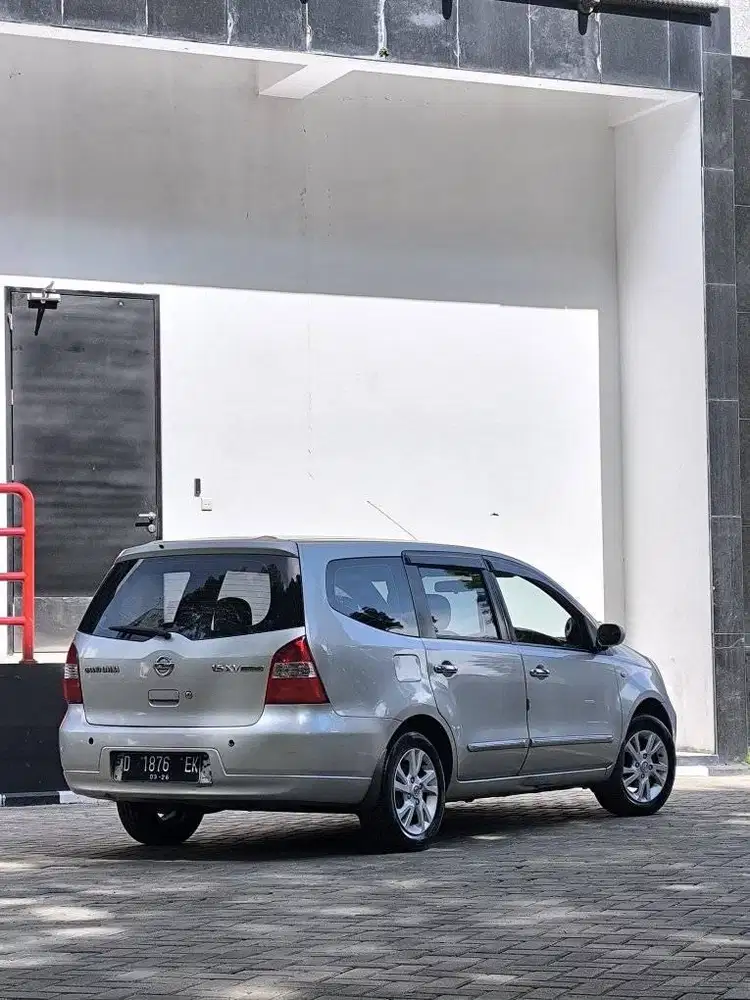 DP 19JT // NISSAN GRAND LIVINA XV 1.5 AT 2011