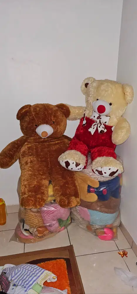 2 boneka beruang besar