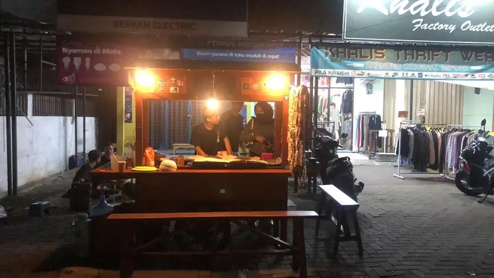 Angkringan berikut isinya