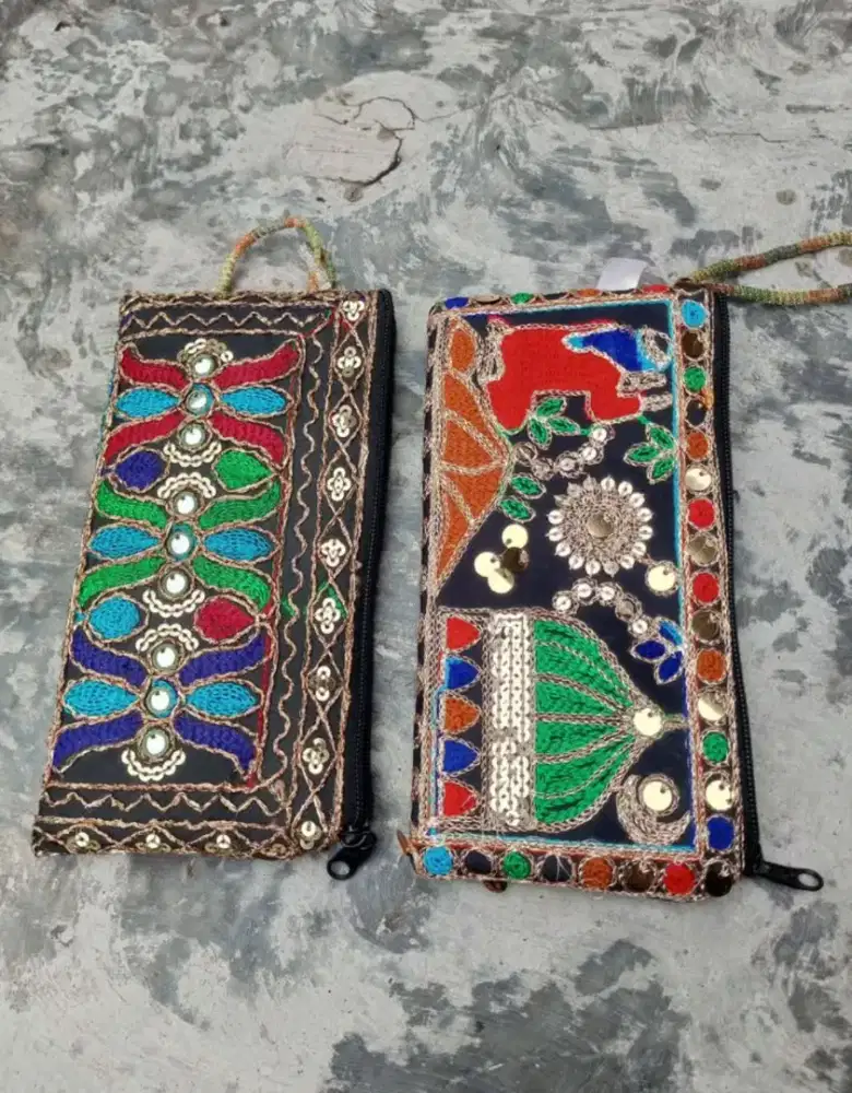 Dua Dompet kecil