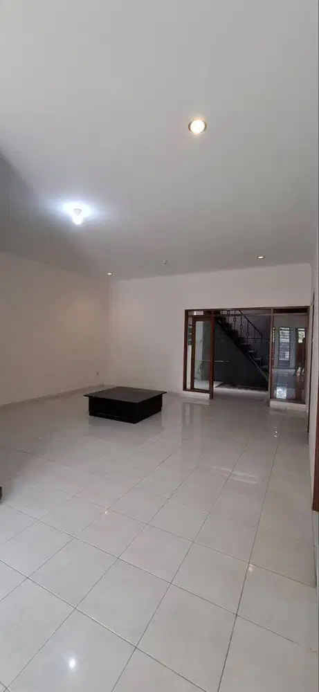 Dijual Rumah Terawat di Taman Holis Indah Bandung