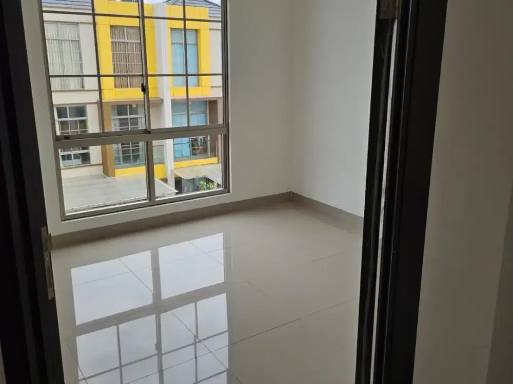 Disewakan Rumah 3 Lantai di PIK 6x10