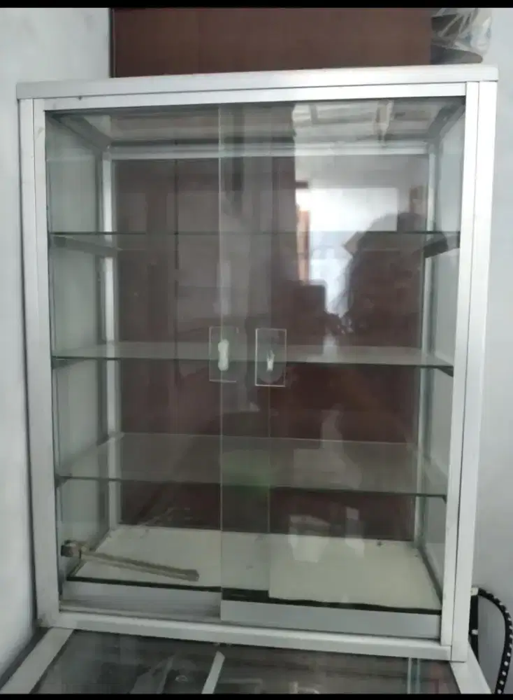 Etalase Kaca 3 susun