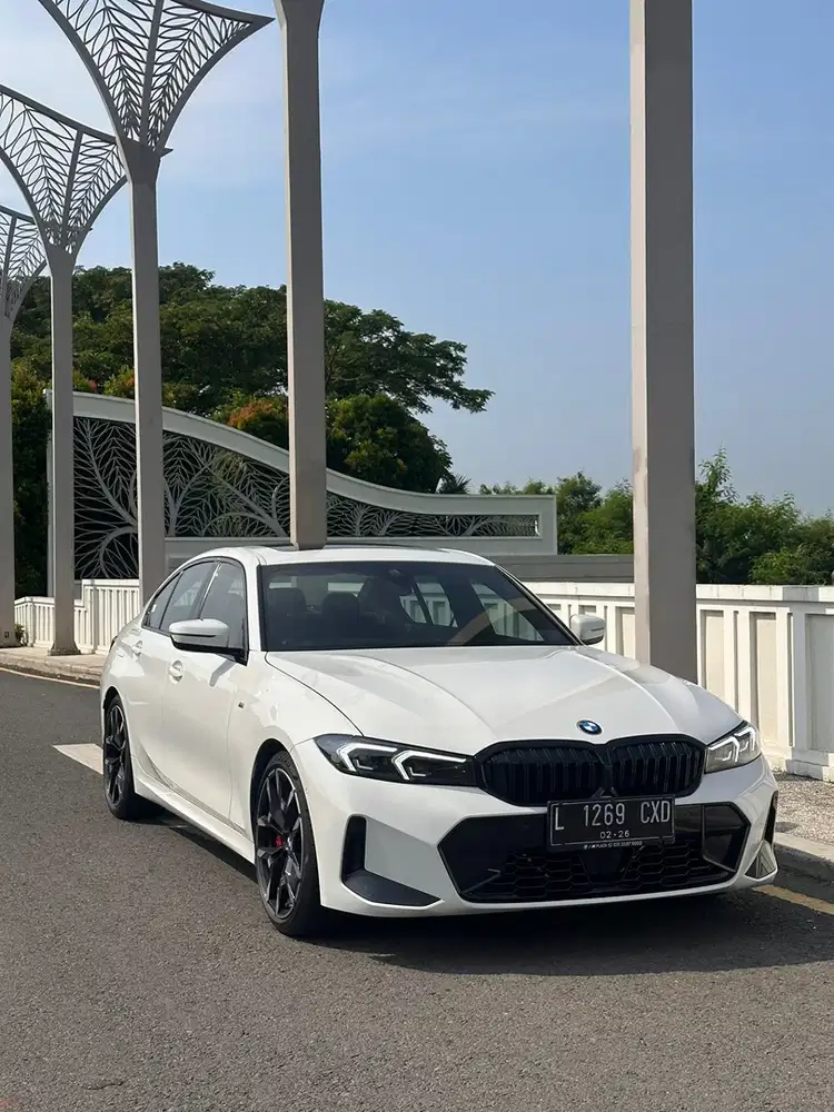 2025 BMW 330i M Sport Pro