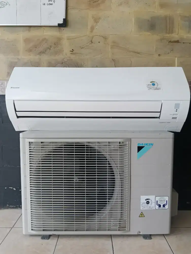 AC Daikin Thailand 2 pk LIKE NEW