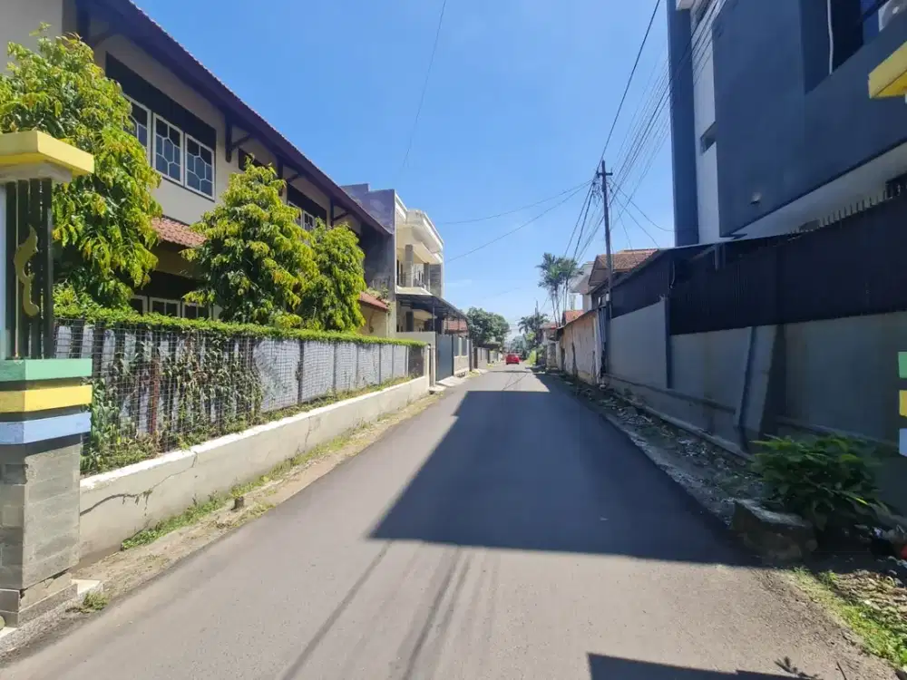 Cocok Untuk Usaha, Rumah Tinggal Di Tengah Kota, Lokasi Strategis Kembar, Bandung