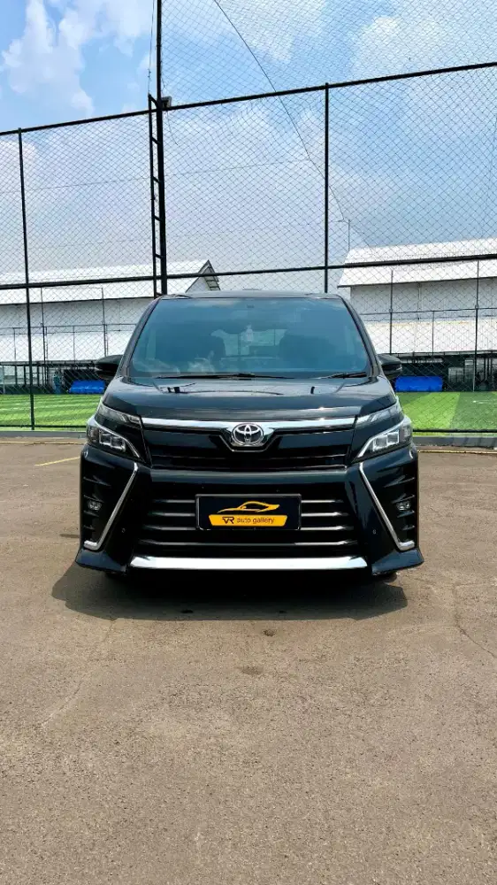 Toyota Voxy 2.0 2018