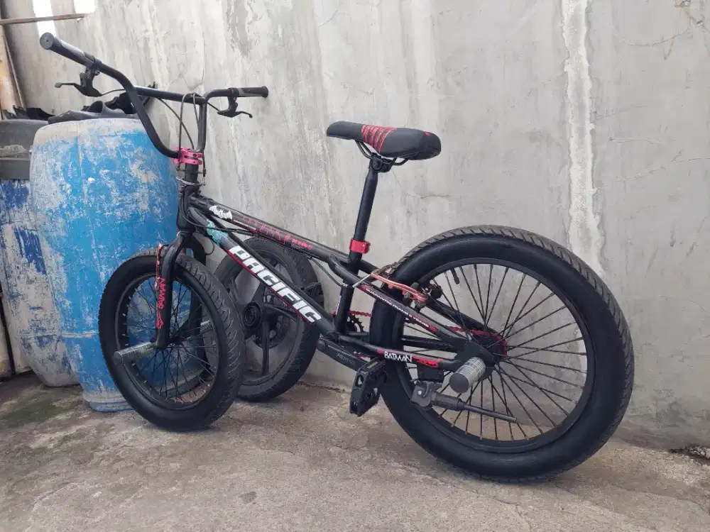 Sepeda BMX uk 20 spesial edition Batman
