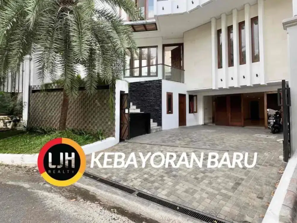 Modern Tropical House view taman di Pondok Indah Jakarta Selatan