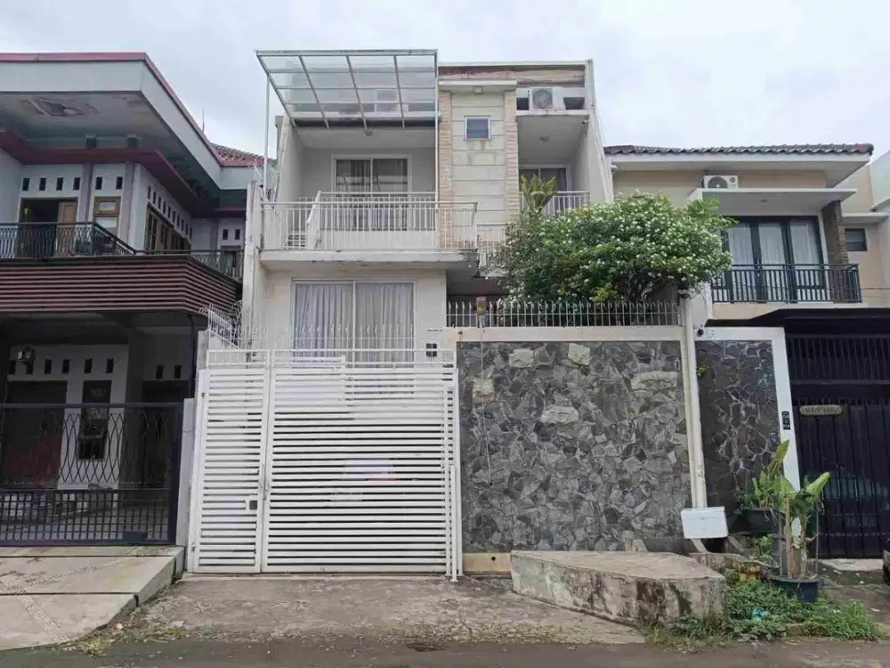 Rumah mewah murah 2 lantai di Billymoon pondok kelapa duren sawit